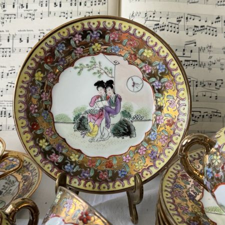 Тарелка Гейши с книгой 18 см фарфор Япония