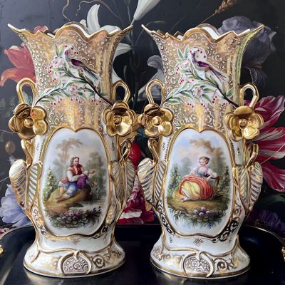 Ваза парная Кавалер 40 см фарфор Арнуво Франция 1880 г.