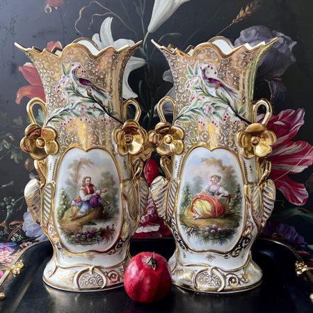 Ваза парная Кавалер 40 см фарфор Арнуво Франция 1880 г.