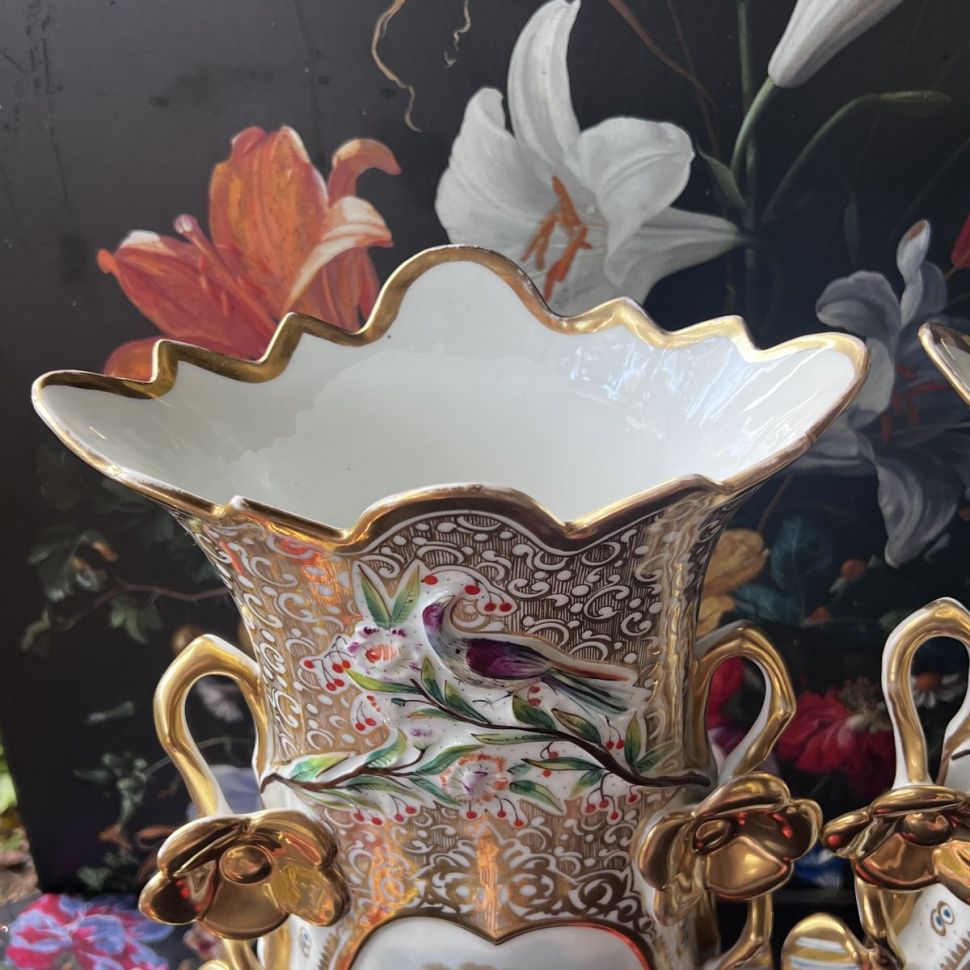 Ваза парная Кавалер 40 см фарфор Арнуво Франция 1880 г.