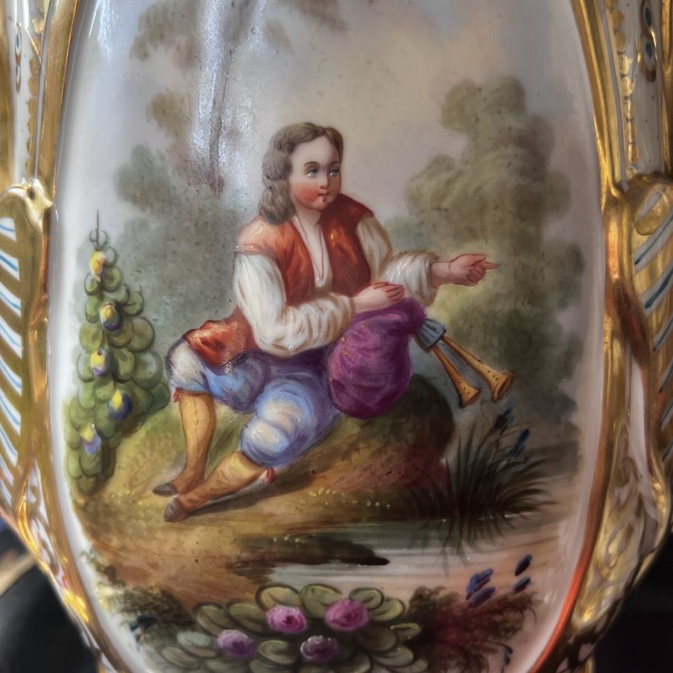 Ваза парная Кавалер 40 см фарфор Арнуво Франция 1880 г.