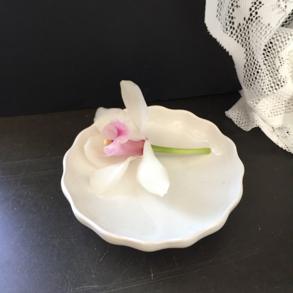 Мыльница блюдо на трех ножках Королевский белый Delft