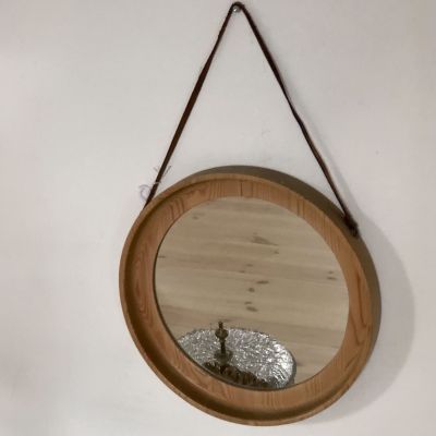 Зеркало круглое в деревянной раме Швеция