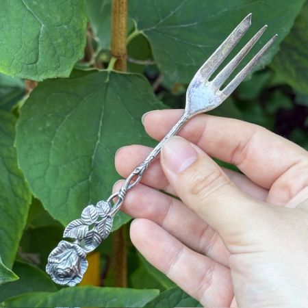 Вилка десертная с розой 14 см серебрение 