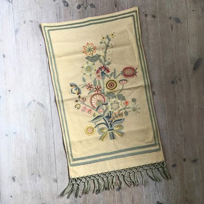 Панно с ручной вышивкой Нежный Букет