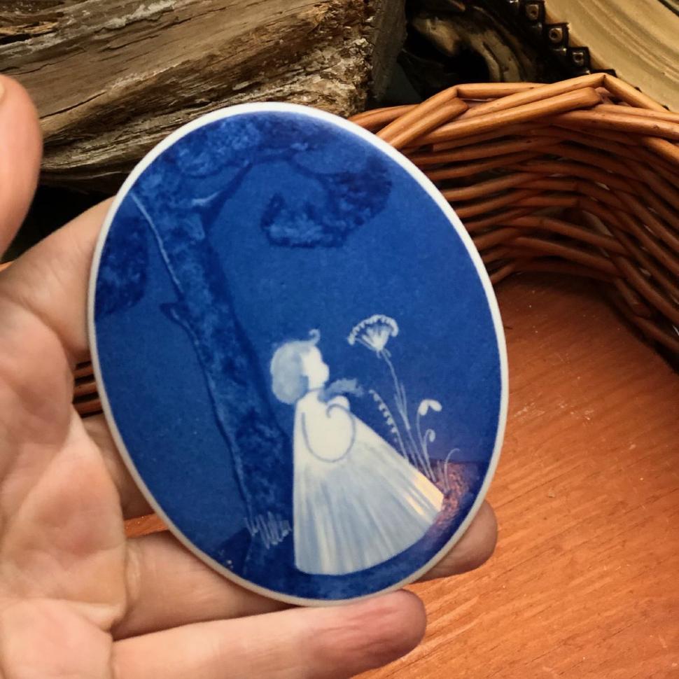 Изразец керамика девочка с цветком