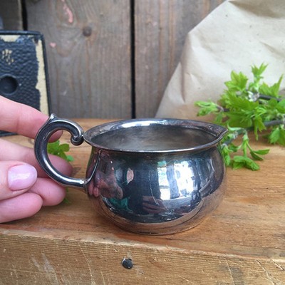 Молочник с фигурной ручкой