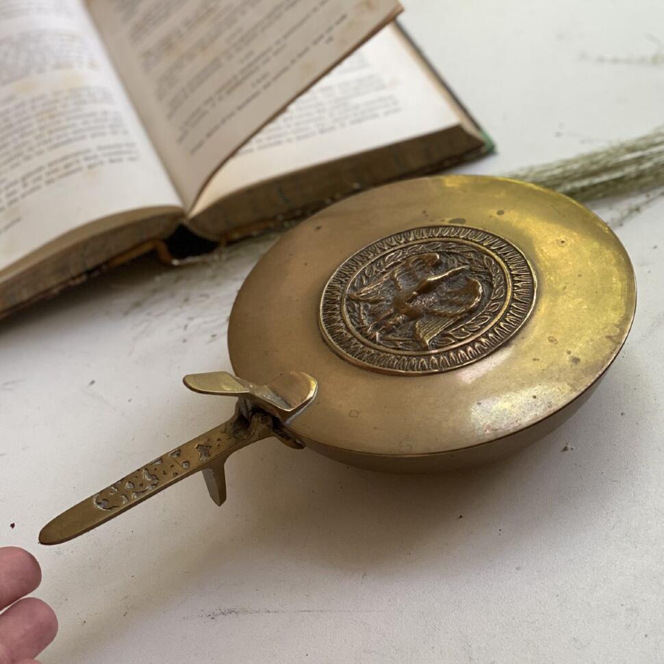 Пепельница с крышкой Лебедь латунь