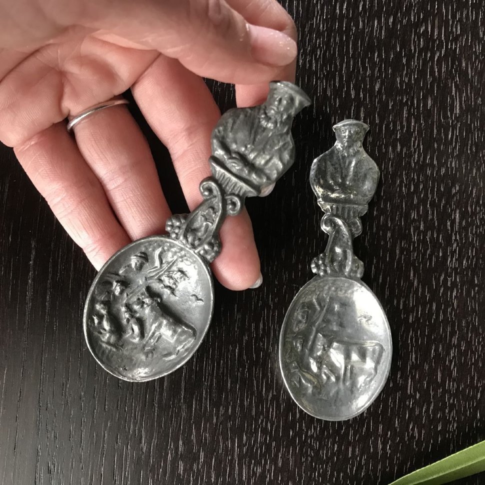 Ложка для соли с объемным рисунком олово