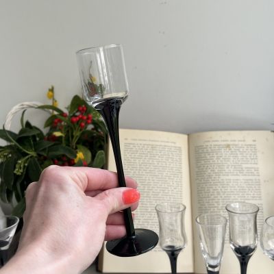 Рюмка на цветной ножке 50 мл стекло