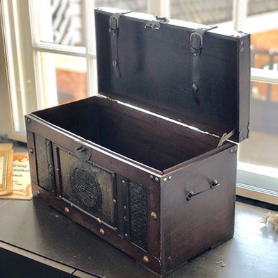 Сундук дуб, чеканка-латунь, кожа, клепка, Голландия