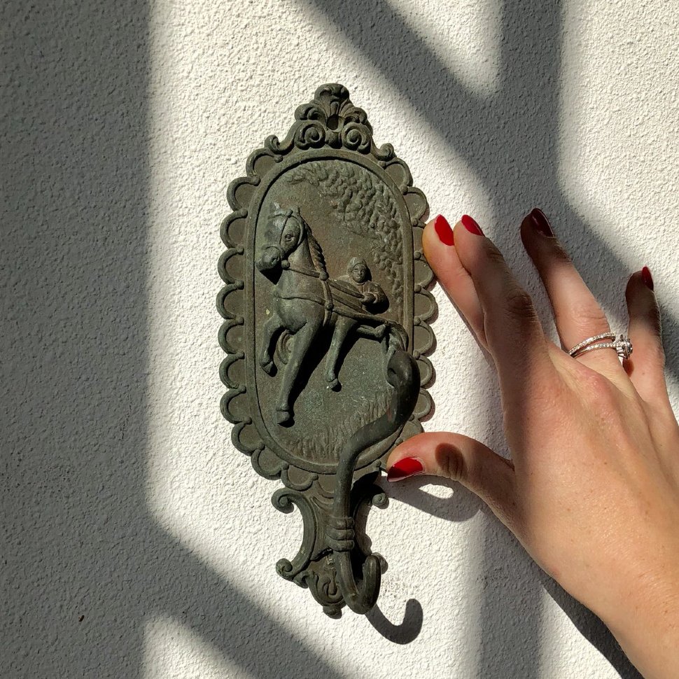 Вешалка Наездник латунь