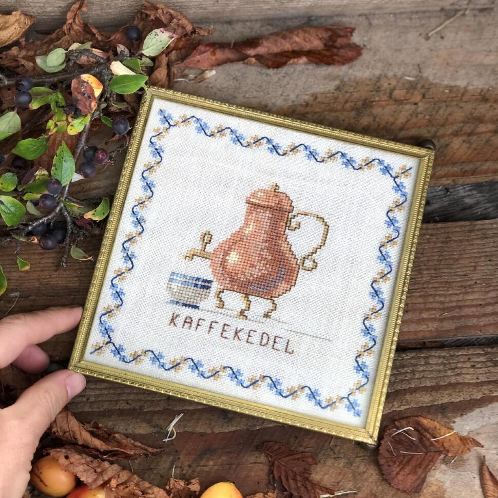 Картина вышивка 15х15 см Самовар