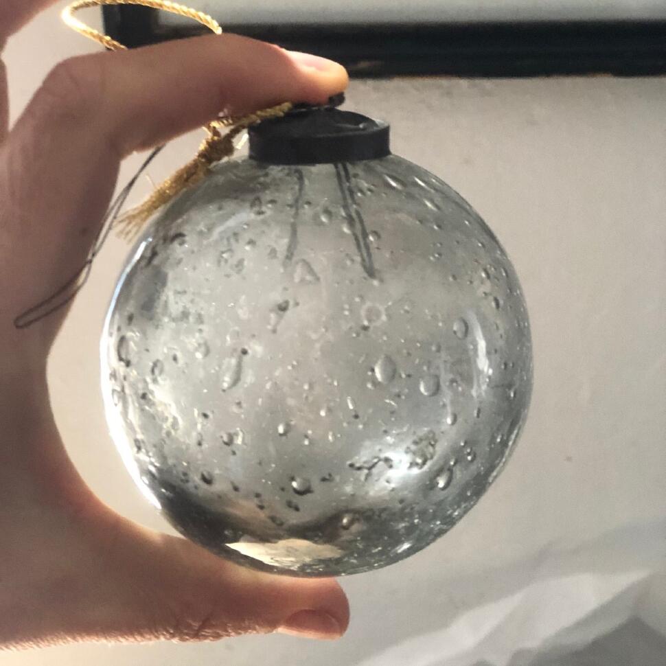 Шар елочный 8 см серый стекло