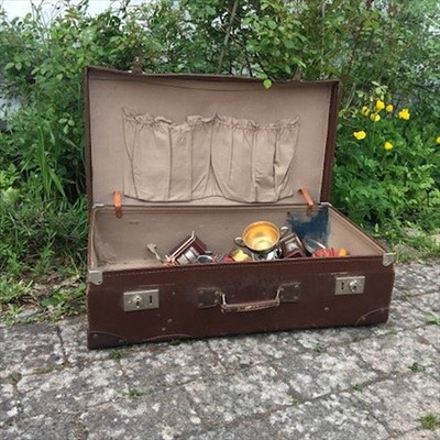 Чемодан большой старинный с потертостями