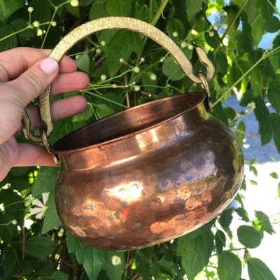 Кашпо медное с латунной ручкой 17 см.