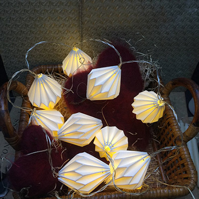 Гирлянда белые бумажные ромбы 