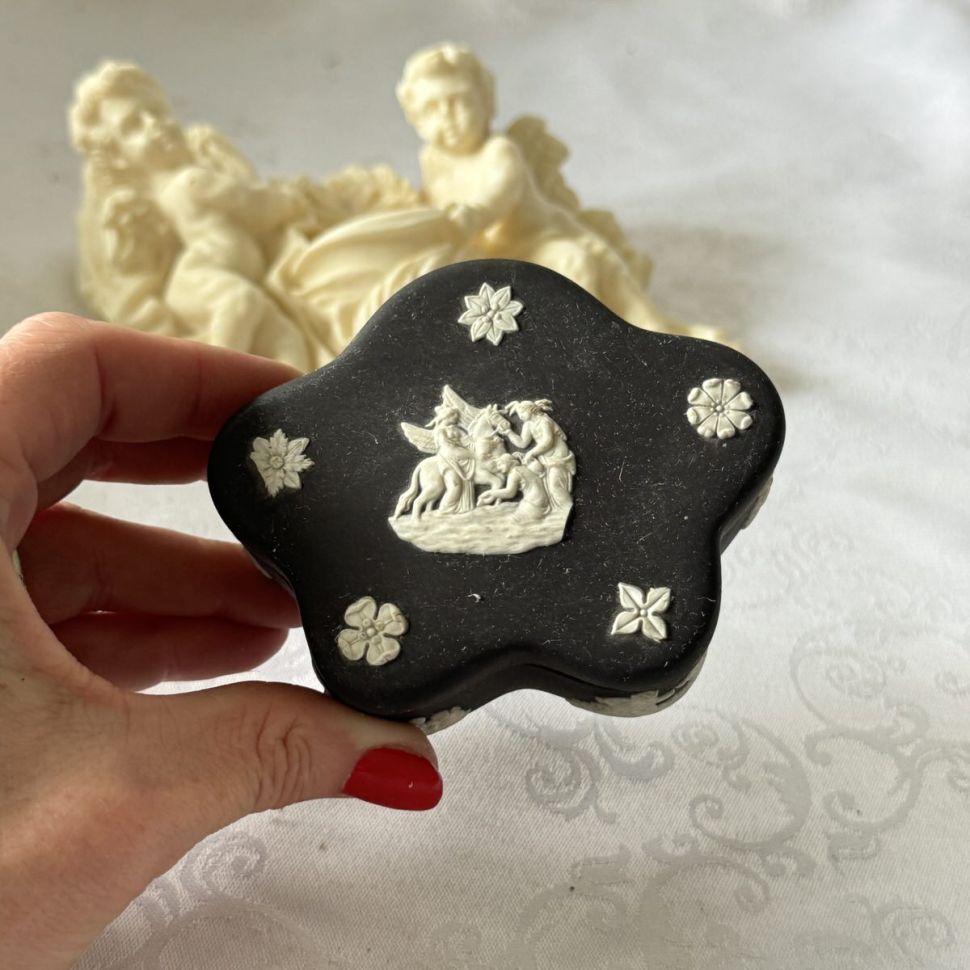 Шкатулка 9 см бисквитный фарфор Wedgwood England