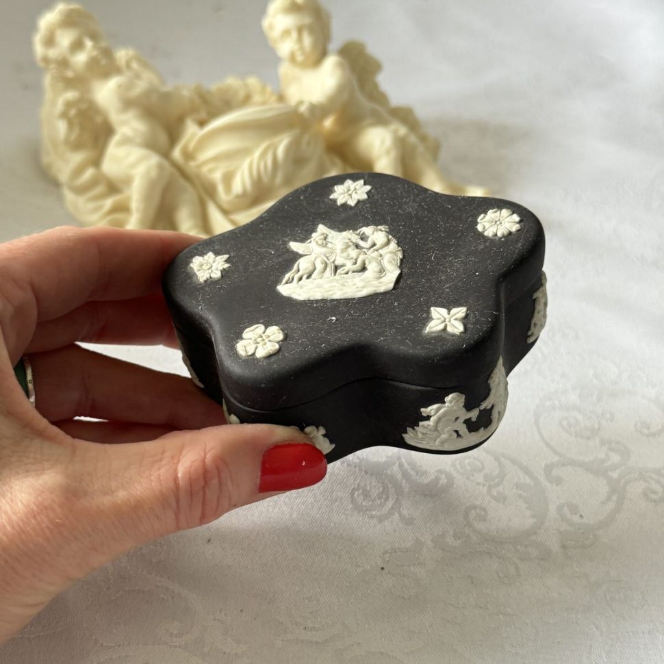 Шкатулка 9 см бисквитный фарфор Wedgwood England