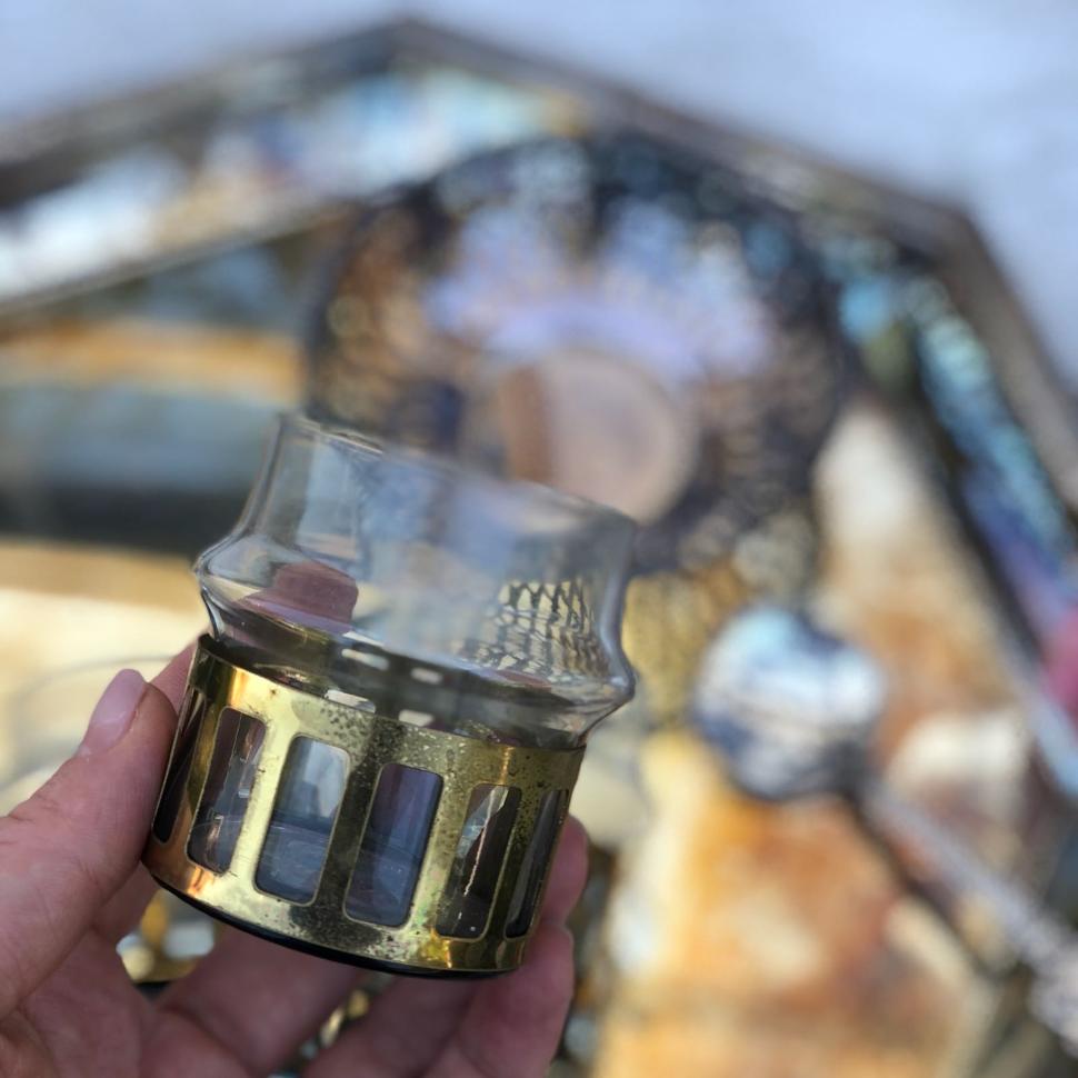 Чашка стакан в латунном держателе