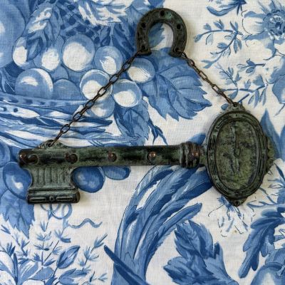 Вешалка крючок Ключ с подковой 18 см 