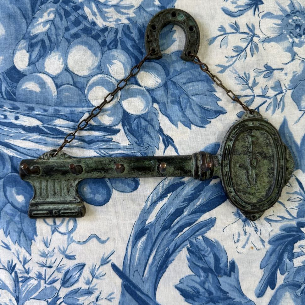 Вешалка крючок Ключ с подковой 18 см 