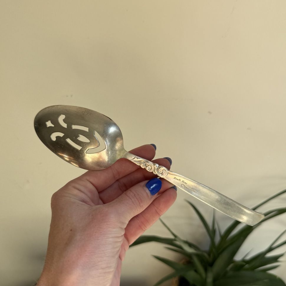 Ложка сервировочная с прорезями 22 см серебрение Франция