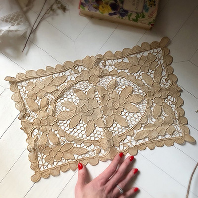 Салфетка прямоугольная с цветами