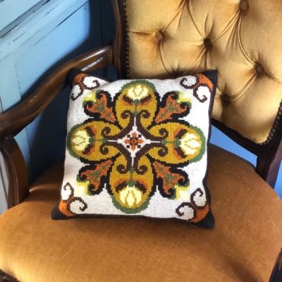 Подушка декоративная 30х30 см вышивка