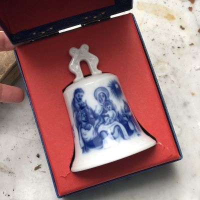 Колокольчик Рождество 1977 фарфор (в коробке)