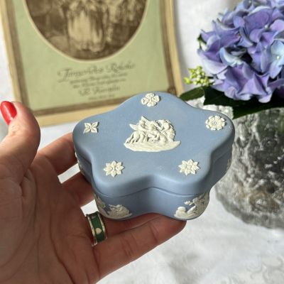 Шкатулка 10 см бисквитный фарфор Wedgwood England