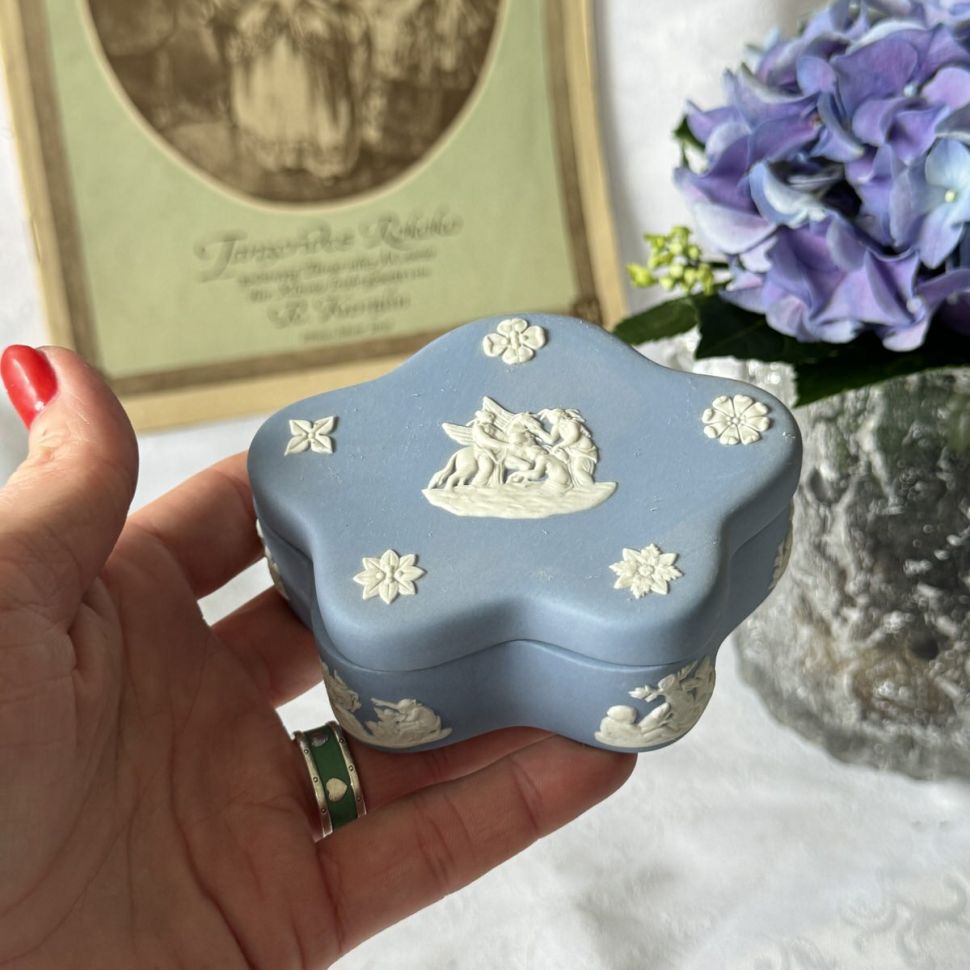 Шкатулка 10 см бисквитный фарфор Wedgwood England