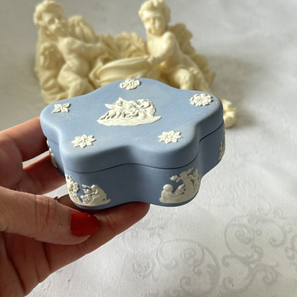 Шкатулка 10 см бисквитный фарфор Wedgwood England