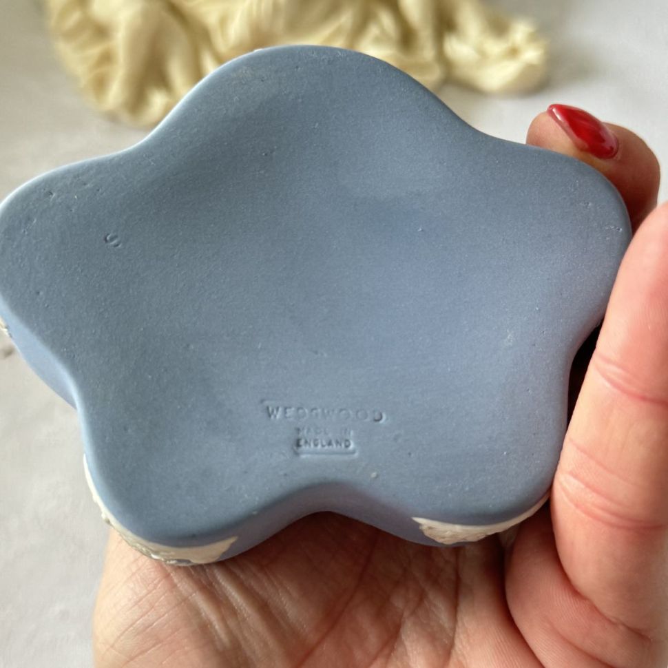 Шкатулка 10 см бисквитный фарфор Wedgwood England