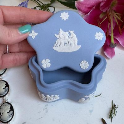 Шкатулка 10 см бисквитный фарфор Wedgwood England