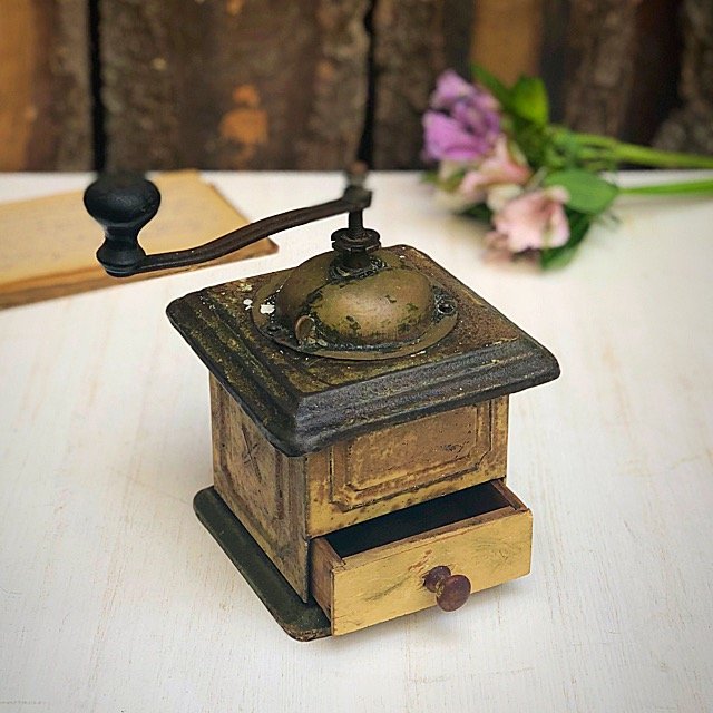 Кофемолка старинная металл Швеция