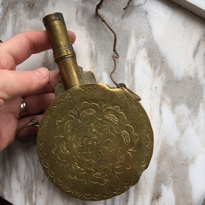 Фляжка с кольцами для подвеса через плечо с гравировкой латунь