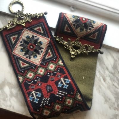 Панно сонетка вышитое  с латунными креплениями