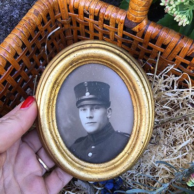 Фоторамка овальная дерево золотого цвета