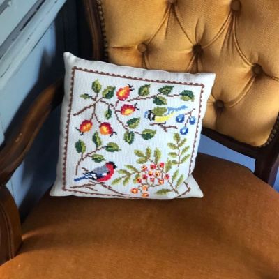 Подушка декоративная 25х25 см вышивка крестиком