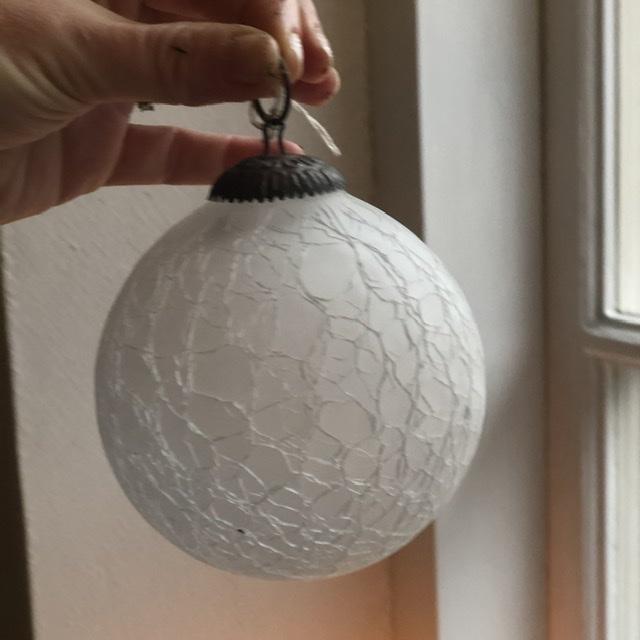 Елочное украшение Шар большой белый 10 см стекло