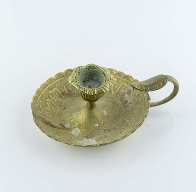 Подсвечник на чаше с ручкой-листом