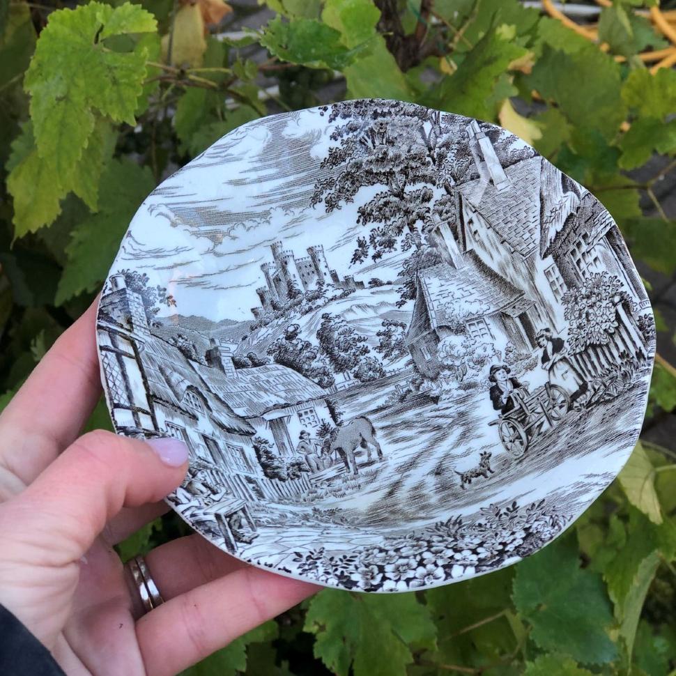 Тарелка глубокая малая 16 см WEDGWOOD Old English Village