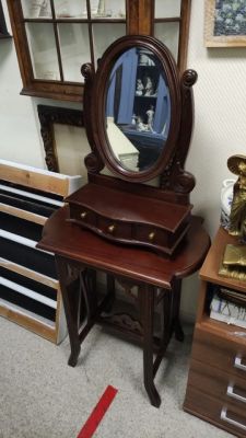Стол с зеркалом будуарный