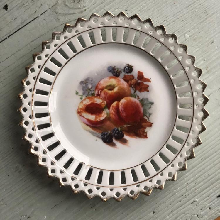 33 сороки интернет антикварные. Керамические интерьерные гуси. Сковорогорги 3 сороки. Сорока иллюстрация. Магазин 3 сороки.