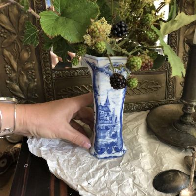 Фарфоровая ваза, рисунок синий город