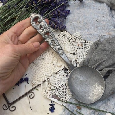 Ложка оловянная большая круглая с резной ручкой