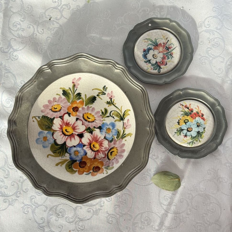 Тарелка Цветы 21 см керамика олово Германия 