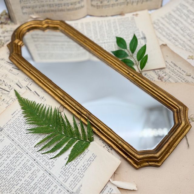 Зеркало в деревянной раме 59х21см