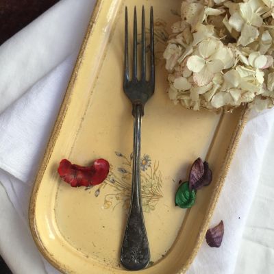 Вилка мельхиоровая с вензелями патина